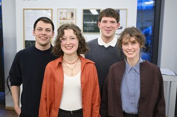 Die vier Preisträger:innen: Luca Wördemann, Alexia Zensner, Johannes Bremer, Emily Hanschke (von links). Foto: © Andreas Buck